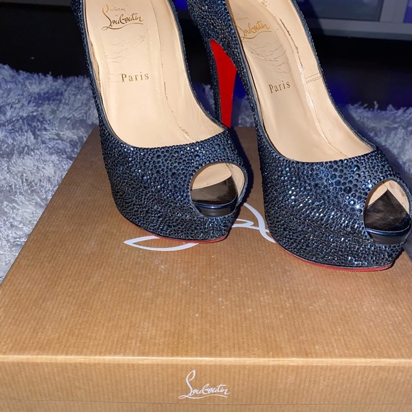 Gorgeous Christian Louboutin Heels - Picture 3 of 5